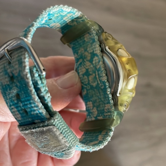 90 Baby G Shock blue watch needs battery?
